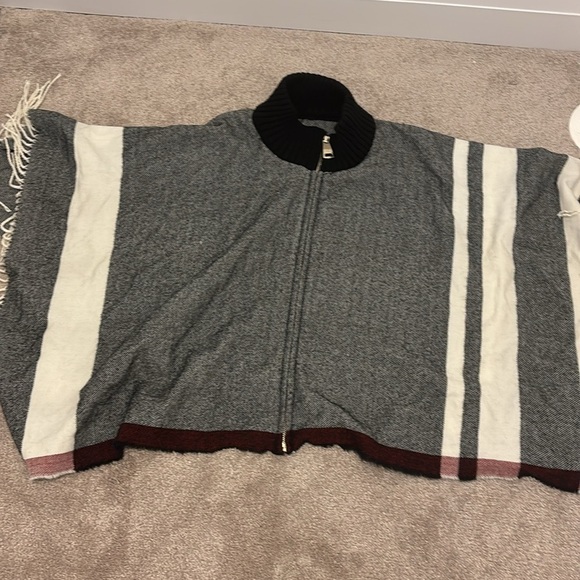 Suzy sheir Plaid wool blend Poncho with zipper - Picture 3 of 14